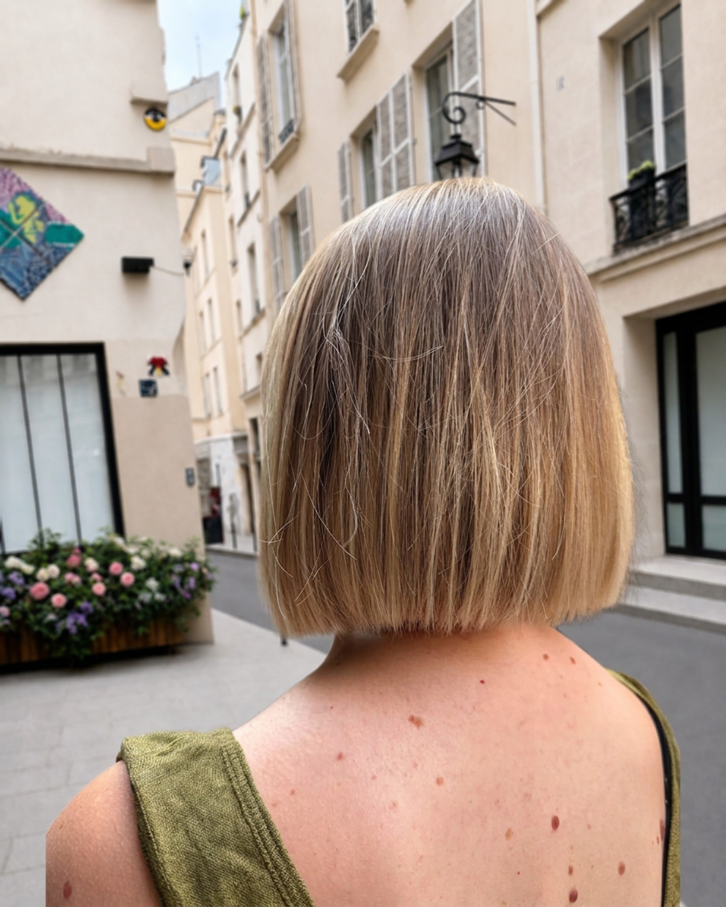 Carré Court et Brushing by Woody Saeïé - Ligne Nette #WoodySaeïé #carre